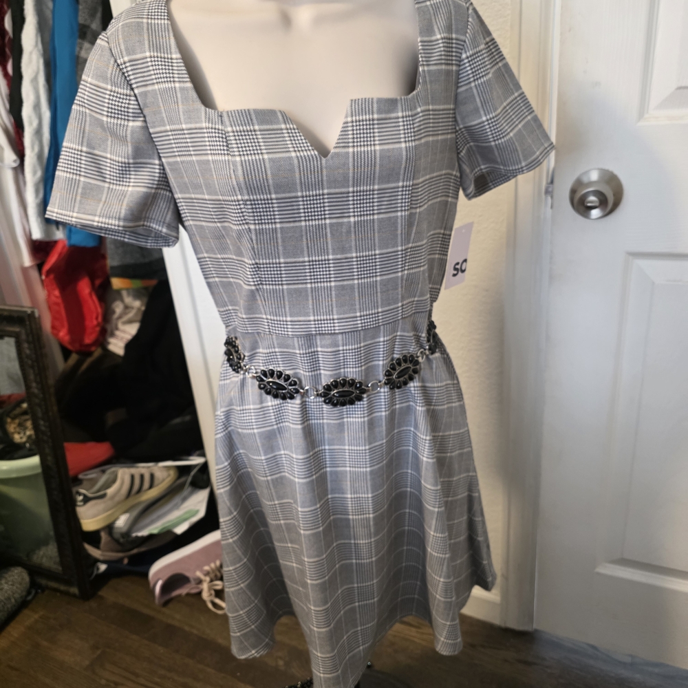 Dress - Picture 4 of 4